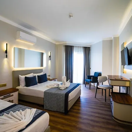 Q Ella Otel Side