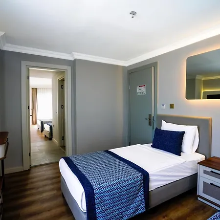 Q Ella Hotel 4*